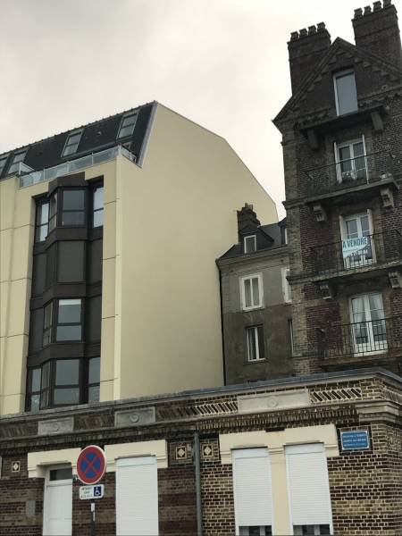 Réalisation d'une isolation thermique par l'extérieur sur un immeuble à Dieppe